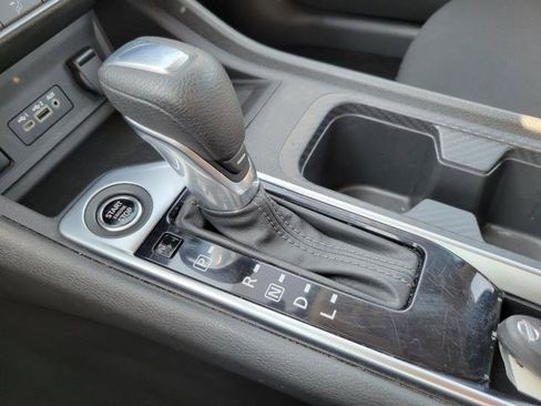 Used 2024 Nissan Sentra SV FWD image 21