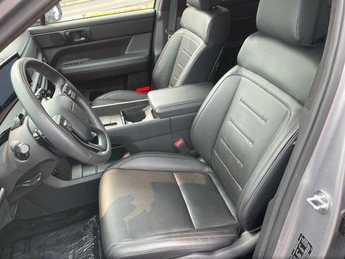 Used 2025 Hyundai Santa Fe Calligraphy AWD/4WD image 11