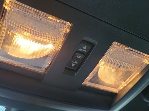 Used 2022 Dodge Challenger SXT w/ Blacktop Package image 21