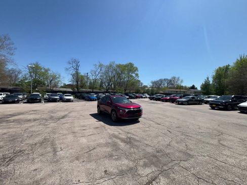 Used 2025 Chevrolet Trax LT w/ LT Convenience Package image 14