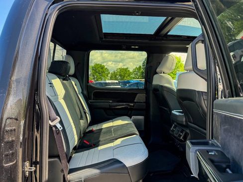 Used 2022 Ford F150 Lightning Platinum AWD/4WD image 18