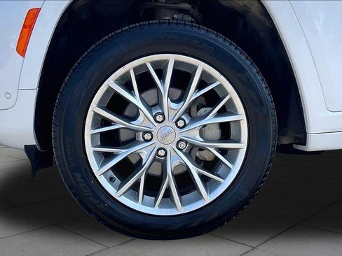 Used 2022 Jeep Grand Cherokee Summit AWD/4WD image 10