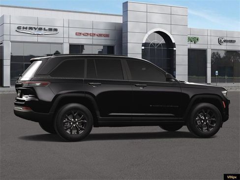 New 2025 Jeep Grand Cherokee Laredo image 15