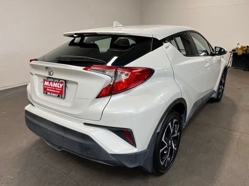 Used 2018 Toyota C-HR XLE FWD image 3