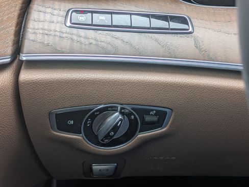 Used 2019 Mercedes-Benz E 300 image 19