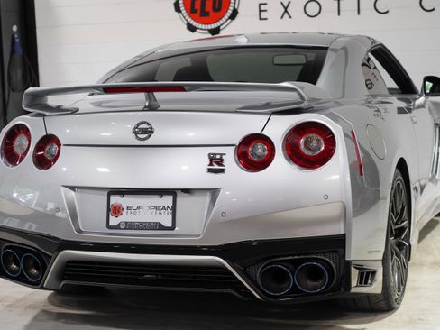 Used 2020 Nissan GT-R Premium AWD/4WD image 38