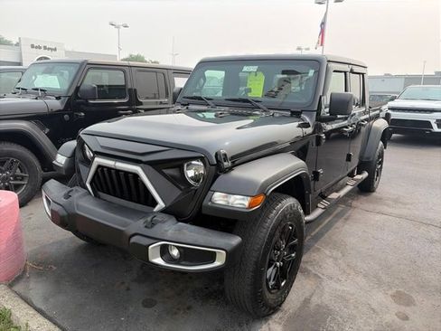 Used 2021 Jeep Gladiator Sport AWD/4WD image 2