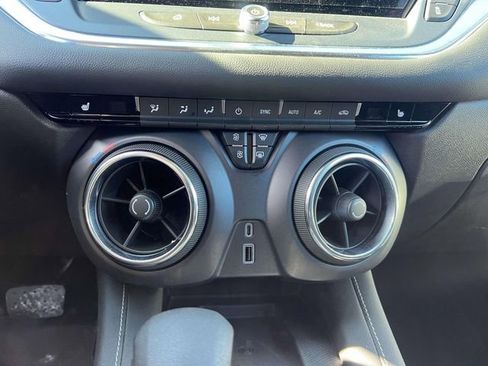 Certified 2025 Chevrolet Blazer LT w/ Convenience Package image 24