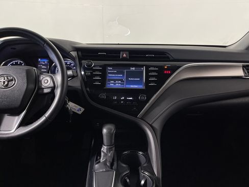 Used 2018 Toyota Camry SE FWD image 16