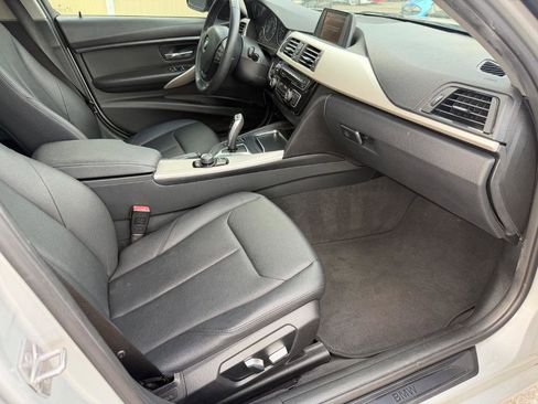 Used 2017 BMW 320i Sedan RWD image 17
