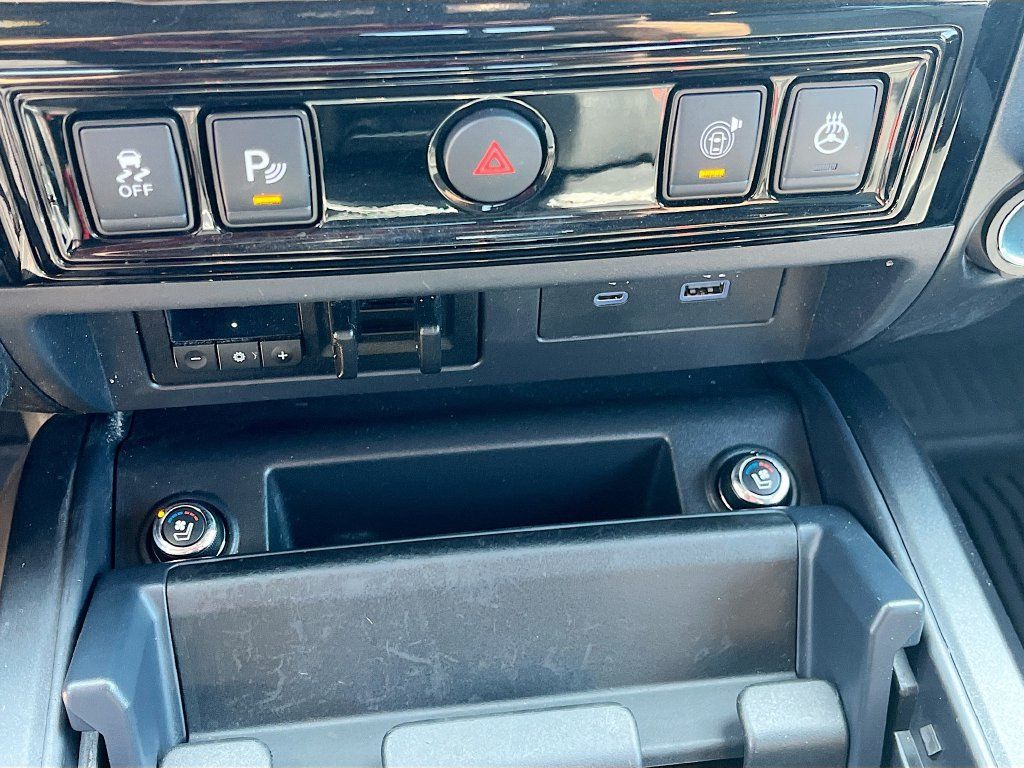 Used 2022 Nissan Titan PRO-4X w/ Pro-4x Convenience Package AWD/4WD image 21