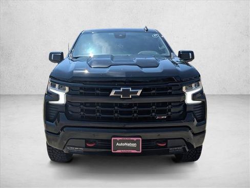 Used 2024 Chevrolet Silverado 1500 LT Trail Boss w/ Convenience Package II AWD/4WD image 2