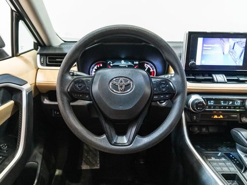 Used 2025 Toyota RAV4 XLE AWD/4WD image 16