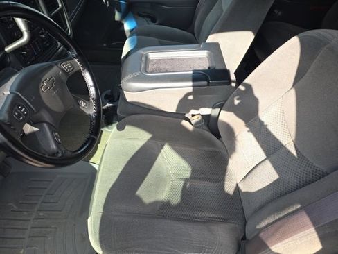 Used 2005 Chevrolet Silverado 2500 LS w/ Skid Plate Package AWD/4WD image 14