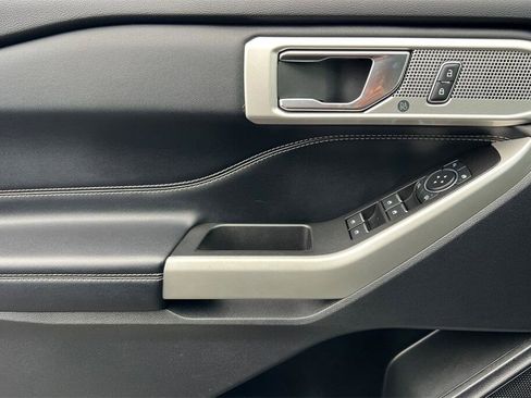 Used 2022 Ford Explorer Limited image 11