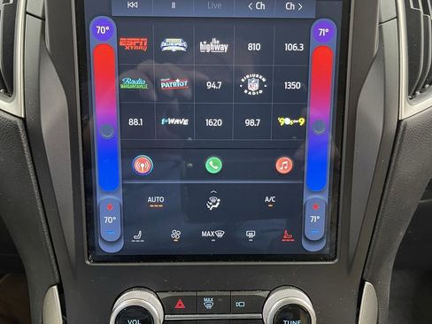 Used 2021 Ford Edge SEL image 14