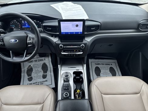 Used 2020 Ford Explorer XLT w/ Equipment Group 202A AWD/4WD image 15