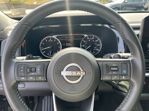 Used 2024 Nissan Pathfinder SV image 15