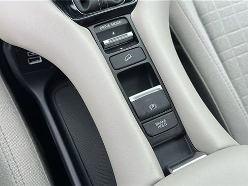 Used 2023 Honda HR-V LX image 18