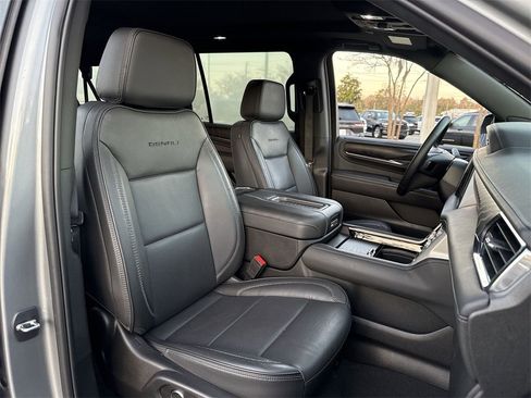 Used 2023 GMC Yukon XL Denali image 25