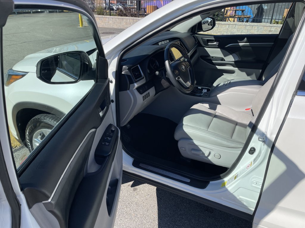 Used 2018 Toyota Highlander Limited AWD/4WD image 14