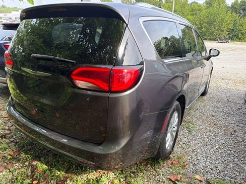 Used 2019 Chrysler Pacifica Touring-L FWD image 7