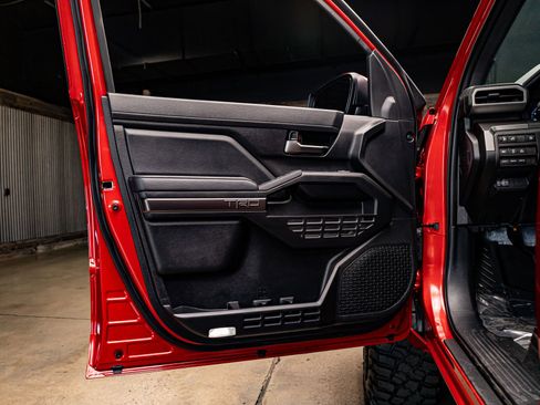 Used 2025 Toyota Tacoma TRD Off-Road image 30