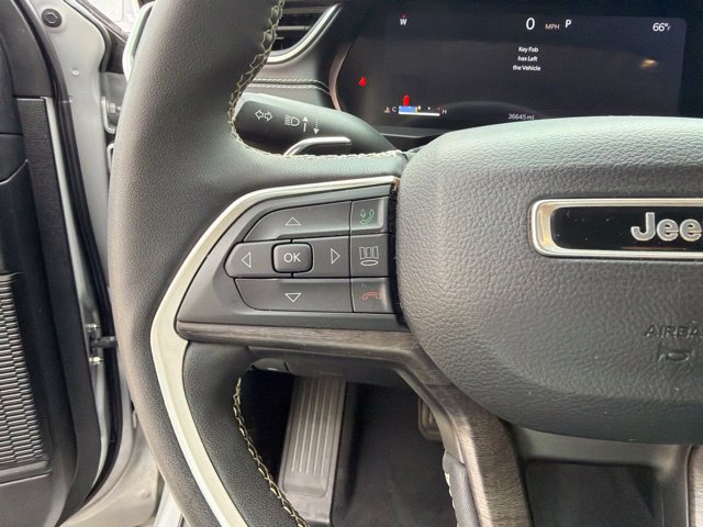 Used 2023 Jeep Grand Cherokee Limited AWD/4WD image 29