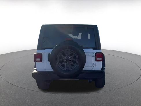 Used 2025 Jeep Wrangler Sport S image 9