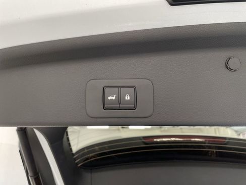 Certified 2025 Nissan Murano SL w/ Cargo Package image 17