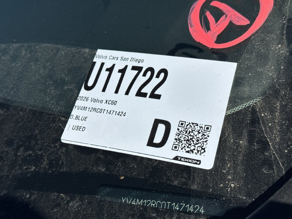 Certified 2026 Volvo XC60 B5 Plus AWD/4WD image 3