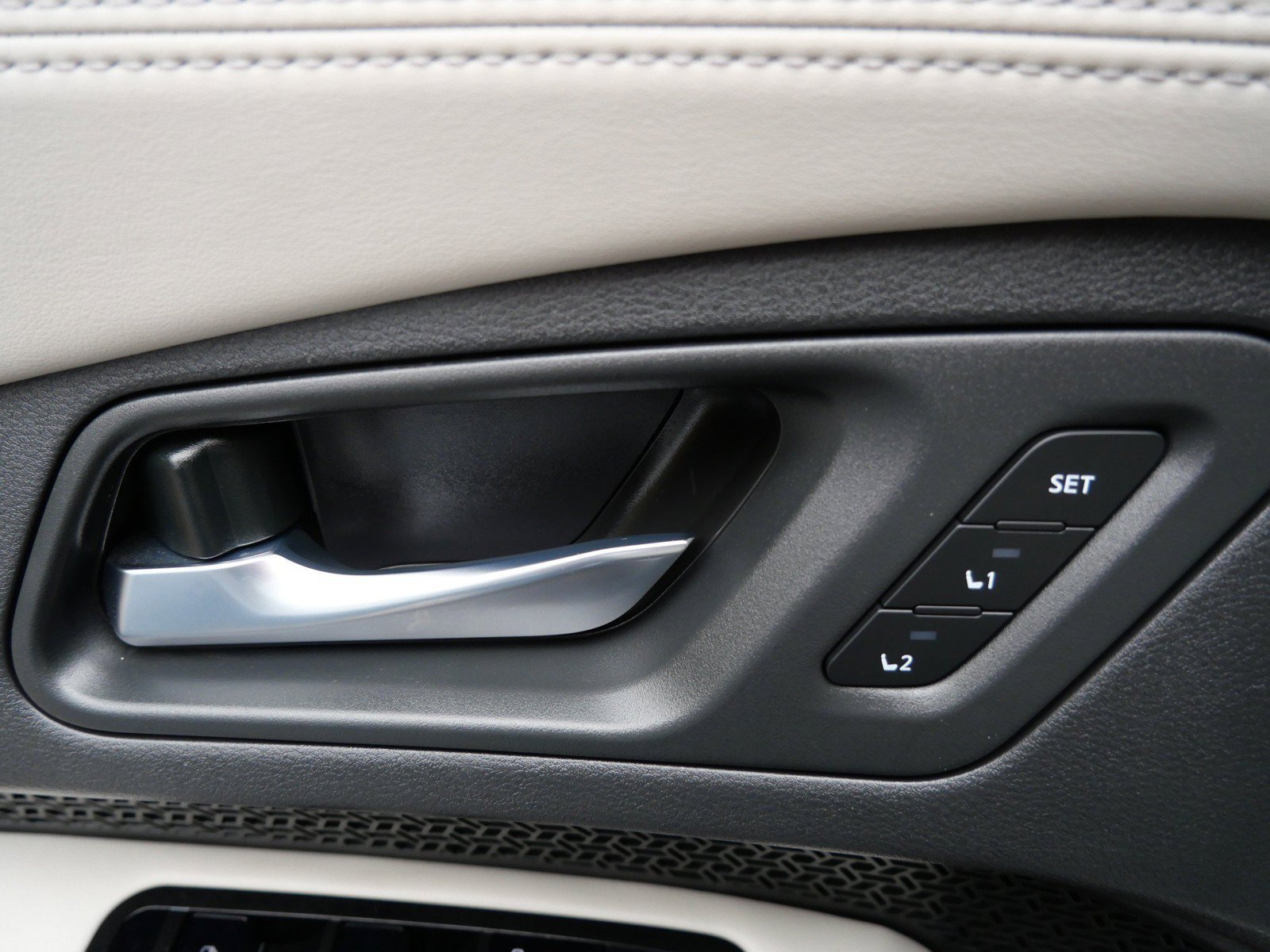 Certified 2024 Nissan Ariya AWD image 18