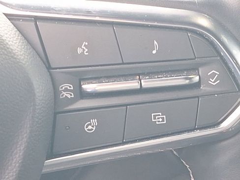 Used 2025 Chevrolet Traverse LT image 41