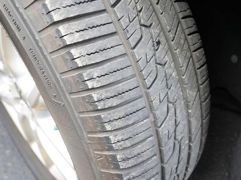 Used 2023 Chrysler Pacifica Touring-L FWD image 27