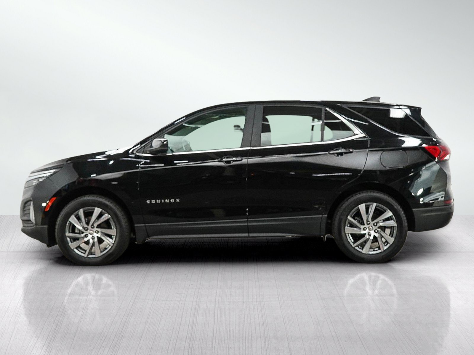 Used 2024 Chevrolet Equinox LT w/ LPO, Floor Liner Package AWD/4WD image 2