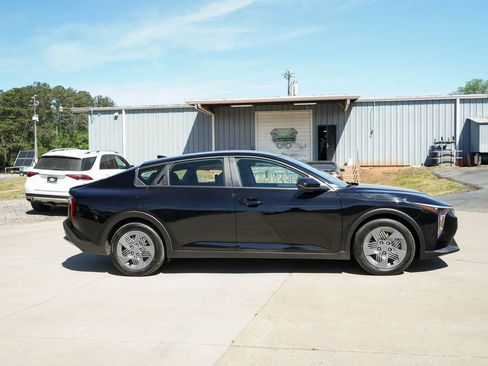 Used 2025 Kia K4 LX image 3