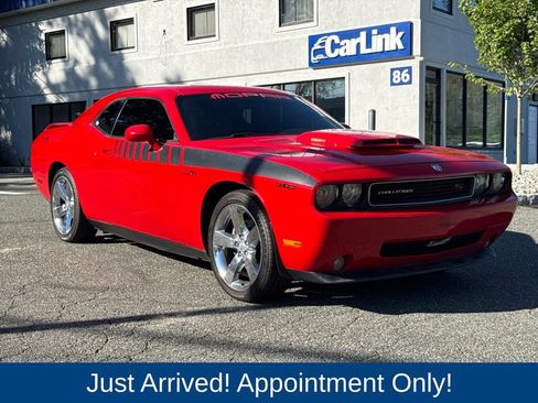 Used 2010 Dodge Challenger R/T RWD image 1