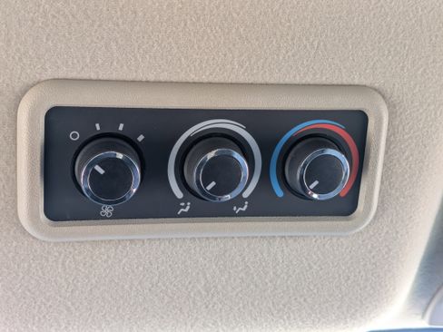 Used 2023 Chevrolet Express 3500 LS image 25