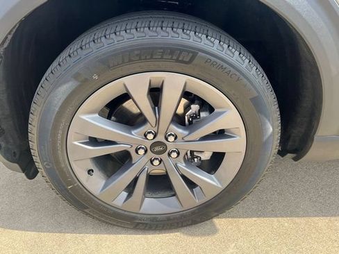 Used 2022 Ford Explorer XLT w/ Equipment Group 202A AWD/4WD image 25