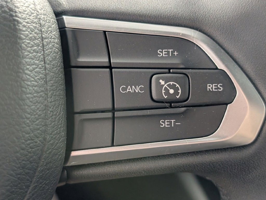 Used 2023 Jeep Compass Latitude AWD/4WD image 16