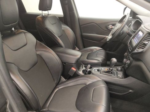 Used 2019 Jeep Cherokee Latitude Plus image 21