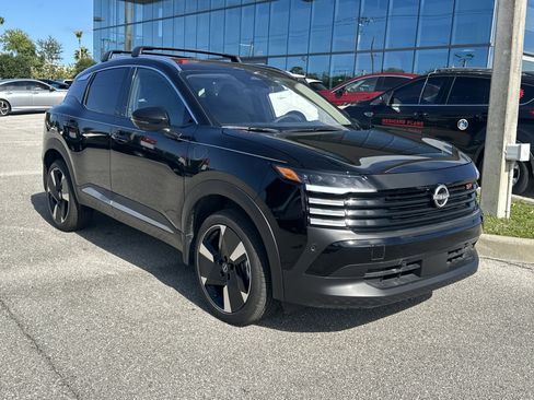 New 2026 Nissan Kicks SR FWD image 4