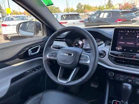 Used 2025 Jeep Compass Limited AWD/4WD image 35