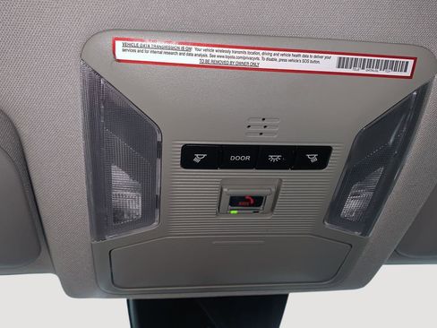 Used 2021 Toyota RAV4 LE image 11