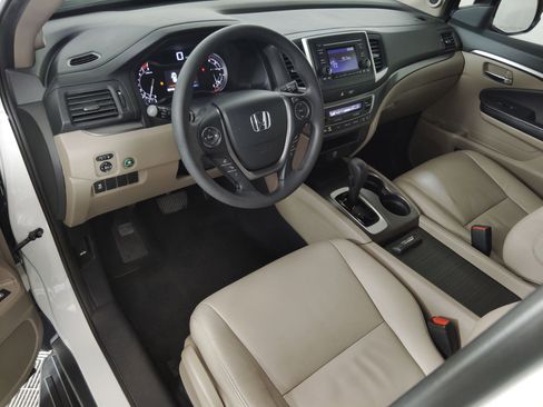 Certified 2017 Honda Pilot LX image 4