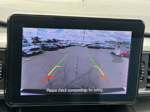 Used 2022 Ford Explorer XLT w/ Equipment Group 202A image 20