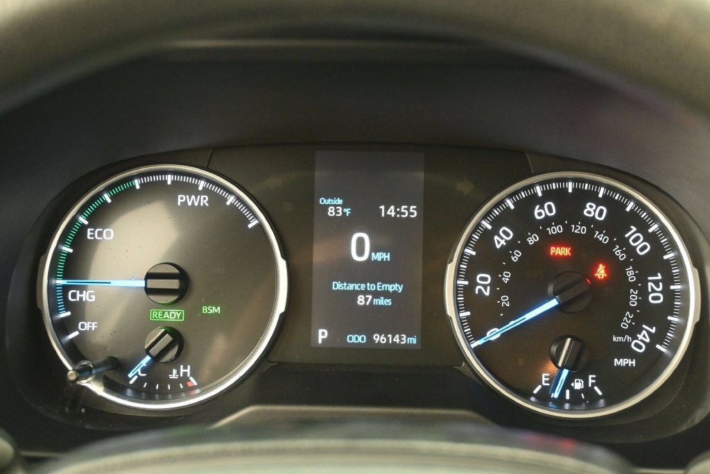 Used 2021 Toyota RAV4 LE AWD/4WD image 18