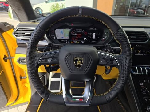 Used 2023 Lamborghini Urus S image 23