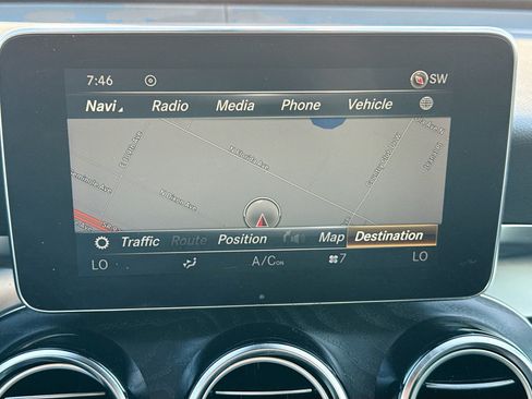 Used 2018 Mercedes-Benz GLC 350e 4MATIC image 32