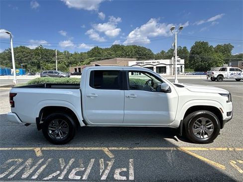 New 2025 Nissan Frontier SV w/ SV Convenience Package image 9